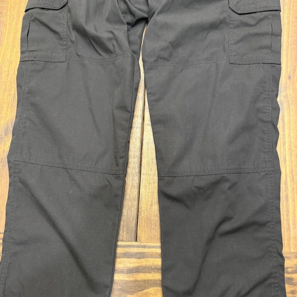 5.11 Tactical Men's Black double knee Cargo Pants Size 40x32 Workwear Outdoor